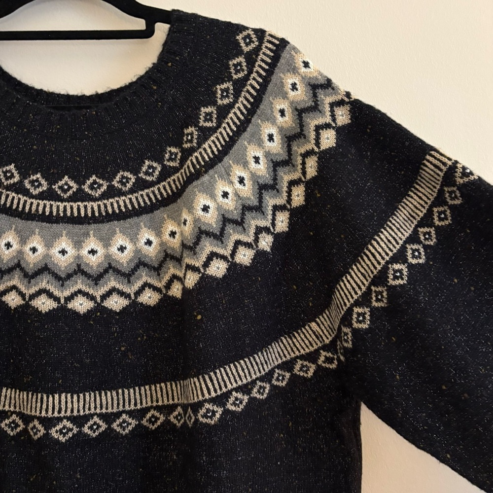 nwt: cozy geo pattern sweater - Picture 2 of 4